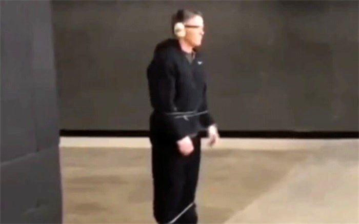 رونمایی از اسلحه‌ای جدید برای دستگیری مجرمان بدون خونریزی/فیلم