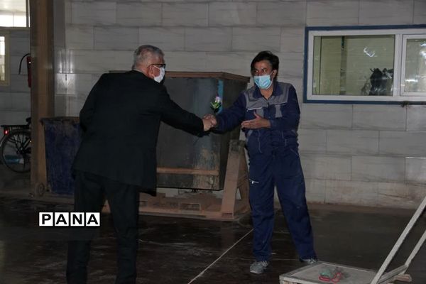 بازدید فرماندار ابرکوه ازچند واحد تولیدی به مناسبت هفته کار و کارگر