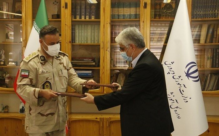 امضای تفاهم نامه همکاری میان آموزش و پرورش استان گیلان و فرماندهی مرزبانی استان