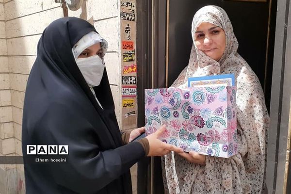 تجلیل از معلمان مدرسه فاطمه‌زهرا(س) آموزش و پرورش ناحیه یک ری