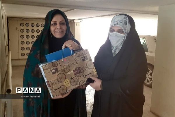 تجلیل از معلمان مدرسه فاطمه‌زهرا(س) آموزش و پرورش ناحیه یک ری