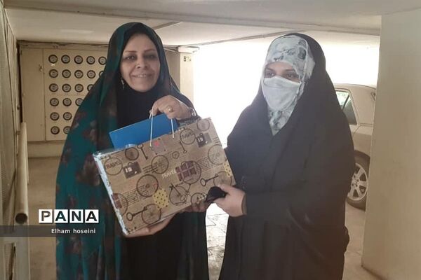 تجلیل از معلمان مدرسه فاطمه‌زهرا(س) آموزش و پرورش ناحیه یک ری