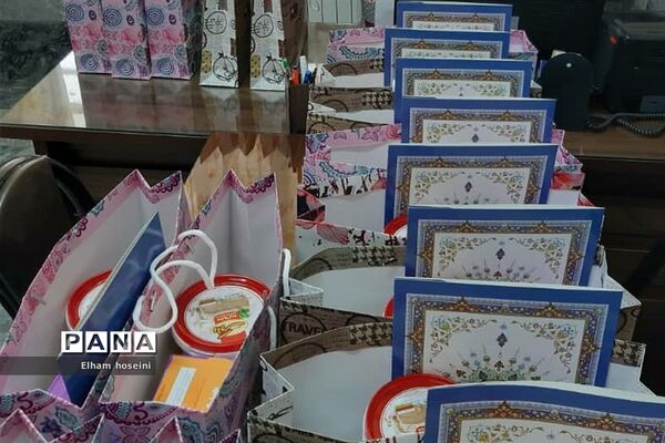 تجلیل از معلمان مدرسه فاطمه‌زهرا(س) آموزش و پرورش ناحیه یک ری
