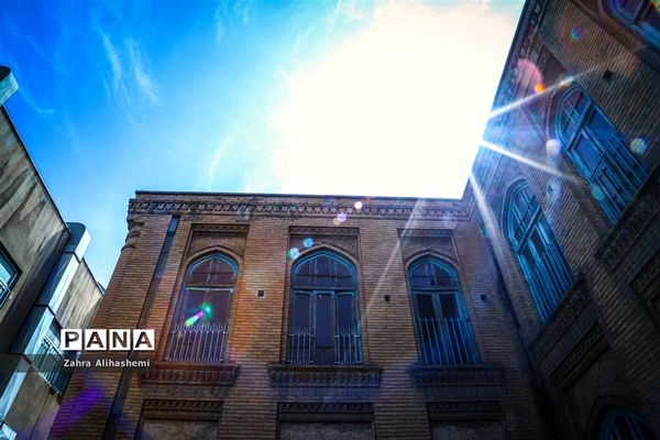 دبیرستان انوشیروان دادگر