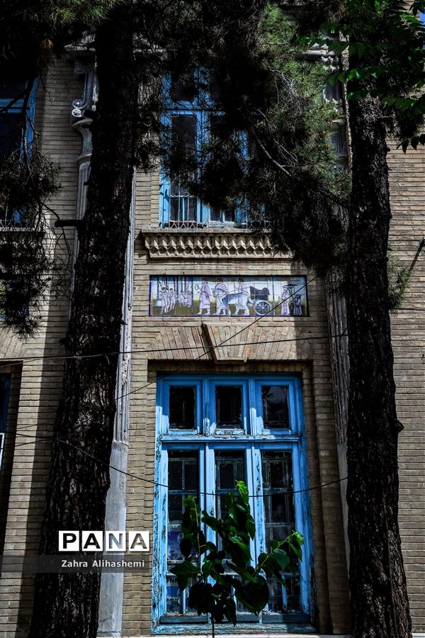 دبیرستان انوشیروان دادگر