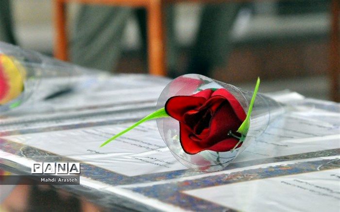 یک روز برای بزرگداشت مقام معلم