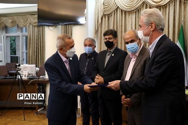 آیین بزرگداشت مقام معلم و گرامیداشت یاد و خاطره استاد شهید مرتضی مطهری