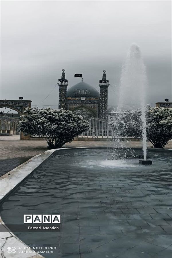 غباروبی مزار شهدای معلم در  کاشمر