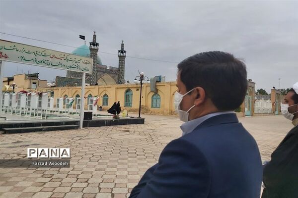 غباروبی مزار شهدای معلم در  کاشمر