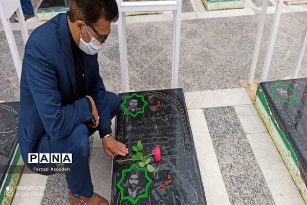 غباروبی مزار شهدای معلم در  کاشمر