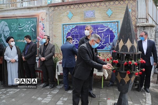 مراسم گلباران محل شهادت شهید مطهری و گرامیداشت روز معلم