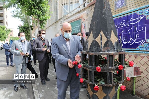 مراسم گلباران محل شهادت شهید مطهری و گرامیداشت روز معلم
