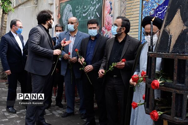 مراسم گلباران محل شهادت شهید مطهری و گرامیداشت روز معلم