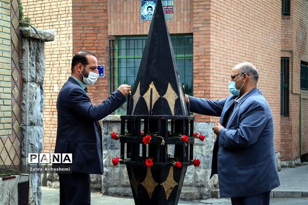 آیین گلباران محل شهادت استاد مرتضی مطهری