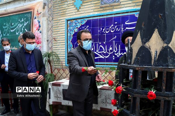 آیین گلباران محل شهادت استاد مرتضی مطهری