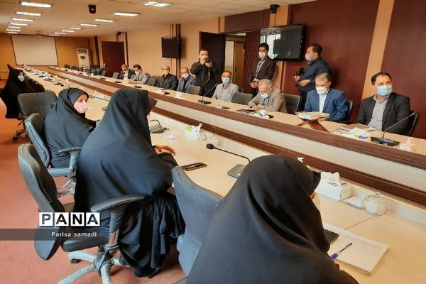 آئین تجلیل از معلمان نمونه منطقه ۱۳