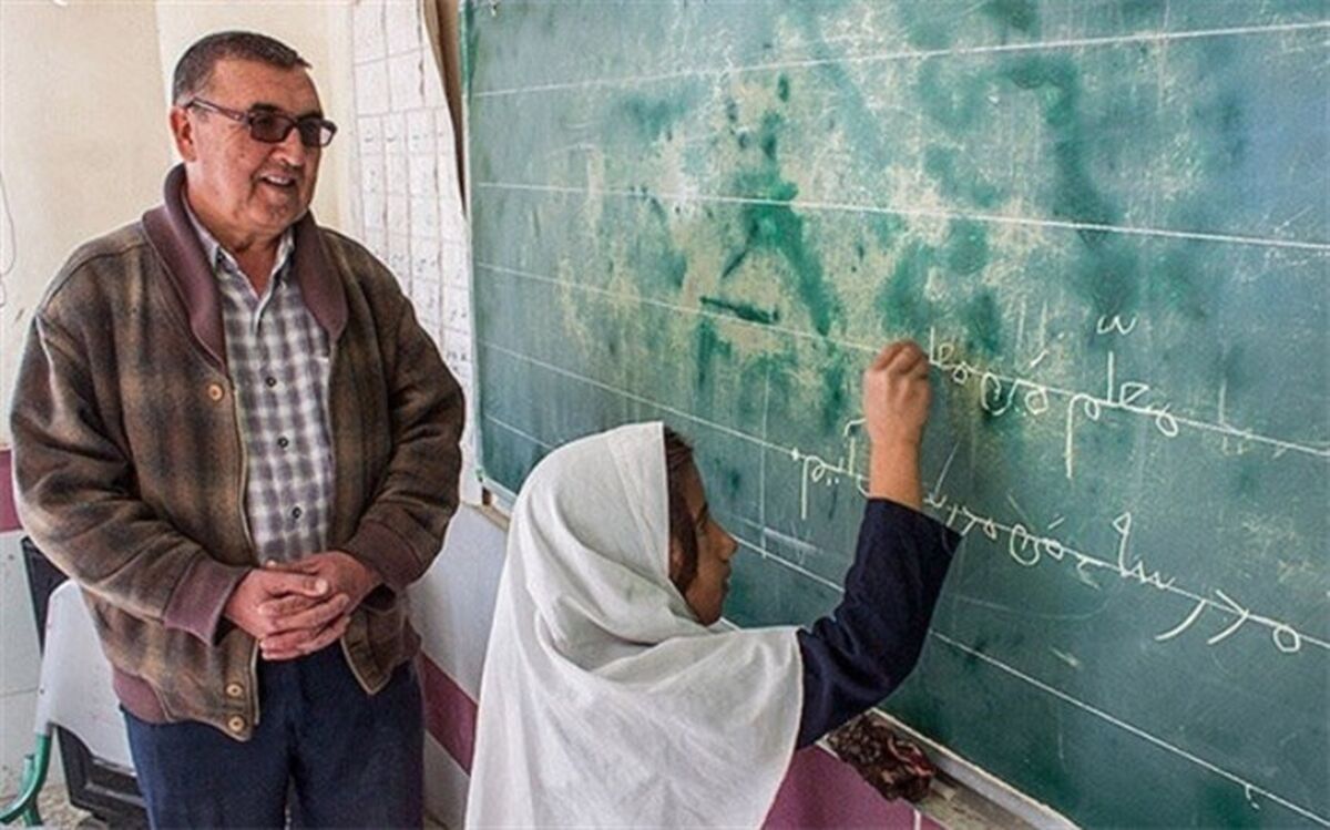 دو صد گفته چون نیم کردار نیست