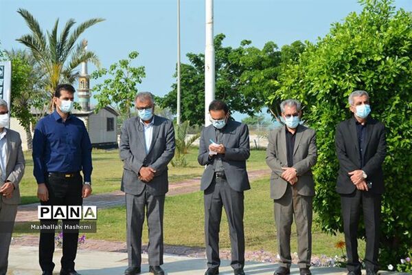 عطر افشانی گلزار مطهر شهدای گمنام پارک شغاب بوشهر