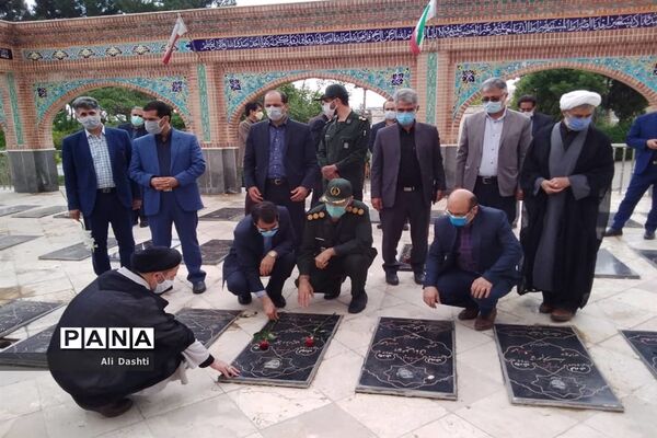 غبارروبی وگلباران مزار شهدا بجنورد