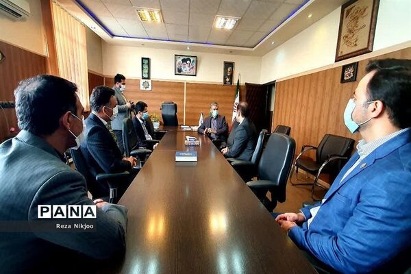 تقدیر فرماندار بهارستان از کارکنان اداره آموزش و پرورش ناحیه یک بهارستان