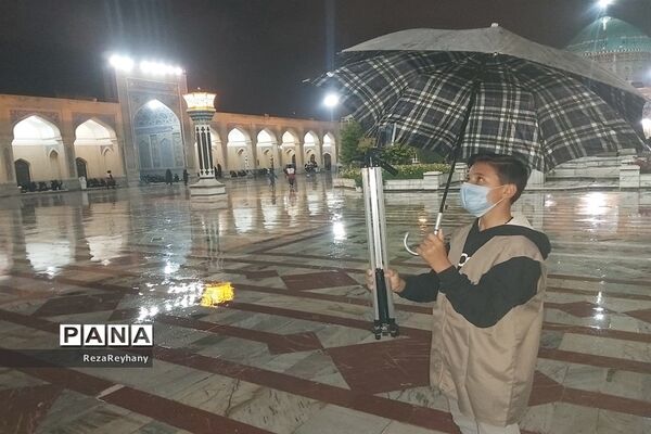 مراسم  شب قدر زیر نم نم باران در زیارتگاه شهید مدرس کاشمر