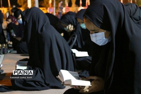 جلوه ای از خضوع و بندگی در دومین شب قدر