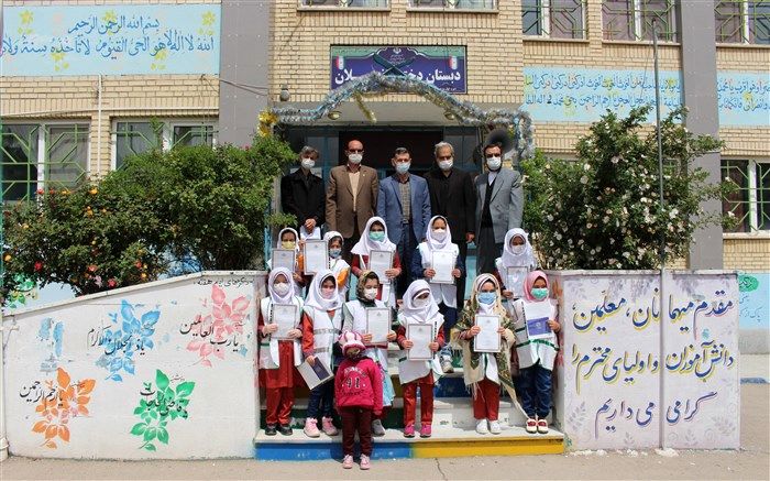 تجلیل از دانش آموزان و مربیان پیشتازان دبستان دخترانه سبلان اردبیل