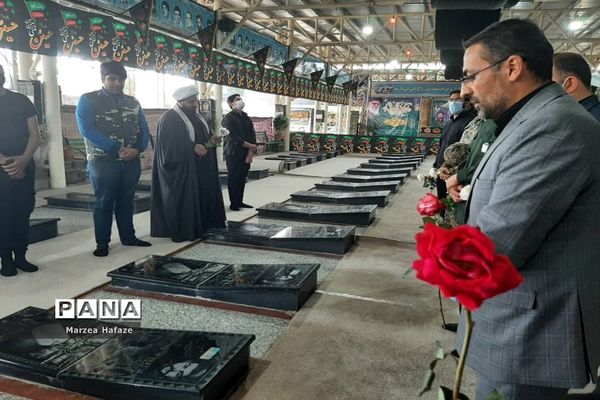 ادای احترام مسئولان آموزش و پرورش  و بسیج فرهنگیان ملارد به شهدای فرهنگی