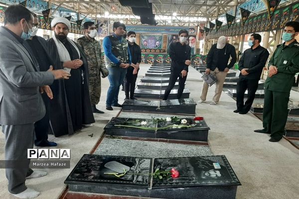 ادای احترام مسئولان آموزش و پرورش  و بسیج فرهنگیان ملارد به شهدای فرهنگی