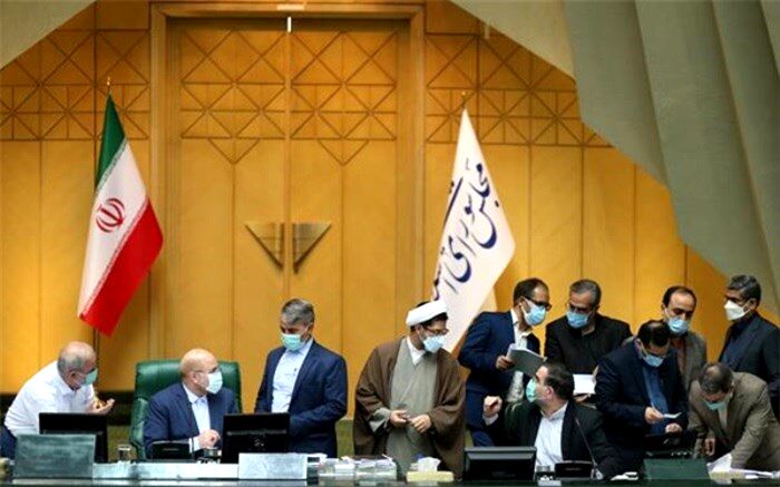 وزیر آموزش‌وپرورش به سوالات نمایندگان پاسخ می‌دهد