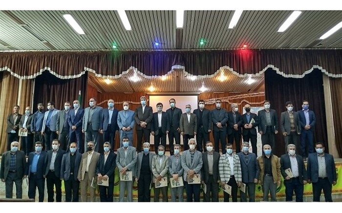 به مناسبت هفته گرامیداشت مقام معلم از 192 نفر از بازنشستگان آموزش و پرورش اهر تجلیل شد