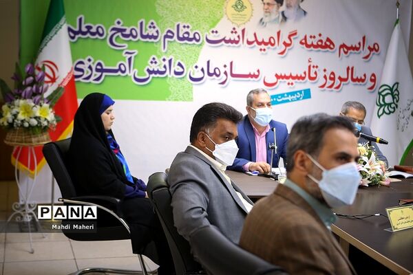 مراسم هفته گرامیداشت مقام شامخ معلم و سالروز تاسیس سازمان دانش‌آموزی