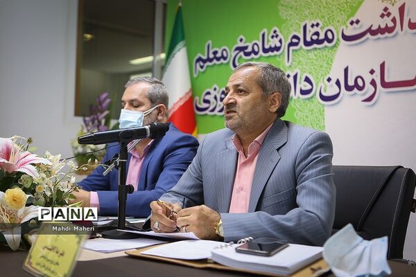 مراسم هفته گرامیداشت مقام شامخ معلم و سالروز تاسیس سازمان دانش‌آموزی