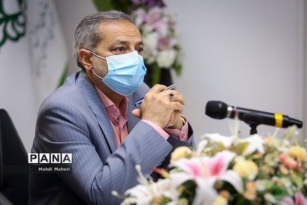 مراسم هفته گرامیداشت مقام شامخ معلم و سالروز تاسیس سازمان دانش‌آموزی