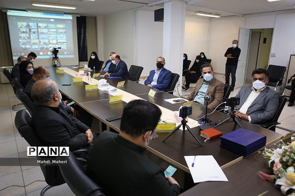 مراسم هفته گرامیداشت مقام شامخ معلم و سالروز تاسیس سازمان دانش‌آموزی