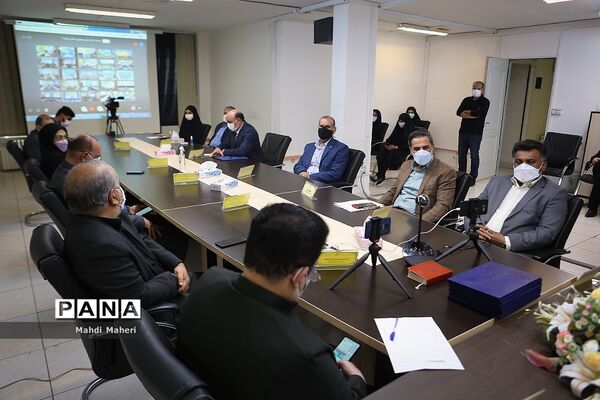 مراسم هفته گرامیداشت مقام شامخ معلم و سالروز تاسیس سازمان دانش‌آموزی