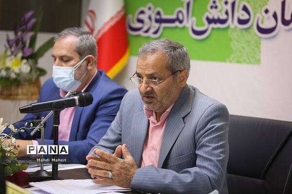 مراسم هفته گرامیداشت مقام شامخ معلم و سالروز تاسیس سازمان دانش‌آموزی