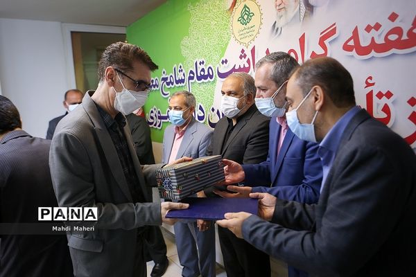 مراسم هفته گرامیداشت مقام شامخ معلم و سالروز تاسیس سازمان دانش‌آموزی