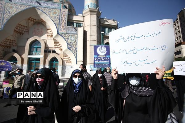 راهپیمایی نمازگزاران از دانشگاه تهران به سمت میدان فلسطین در حمایت از مردم فلسطین