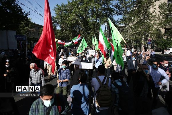 راهپیمایی نمازگزاران از دانشگاه تهران به سمت میدان فلسطین در حمایت از مردم فلسطین