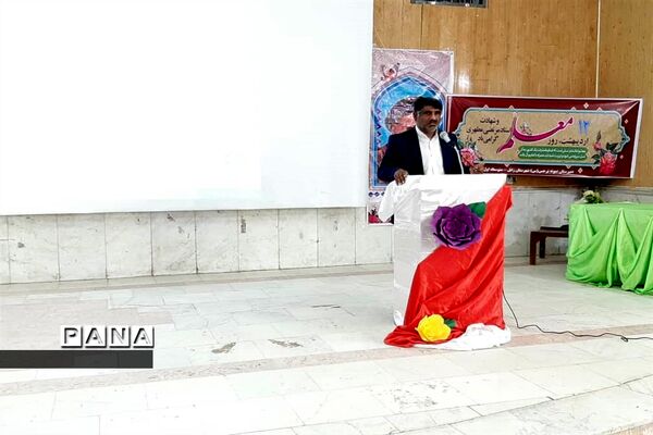 تجلیل از کارکنان نمونه آموزشگاه نمونه نرجس در زابل