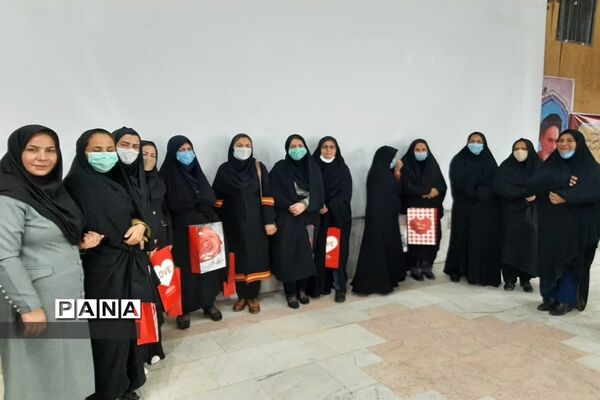 تجلیل از کارکنان نمونه آموزشگاه نمونه نرجس در زابل