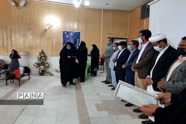 تجلیل از کارکنان نمونه آموزشگاه نمونه نرجس در زابل