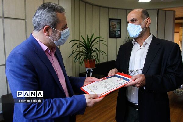 تقدیر از کارکنان سازمان دانش‌آموزی به مناسبت سالروز تاسیس سازمان دانش‌آموزی