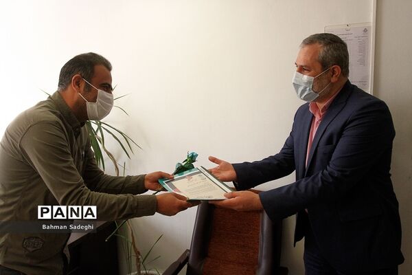 تقدیر از کارکنان سازمان دانش‌آموزی به مناسبت سالروز تاسیس سازمان دانش‌آموزی