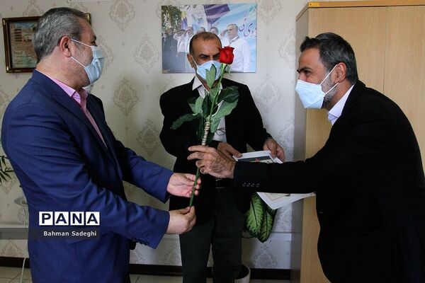 تقدیر از کارکنان سازمان دانش‌آموزی به مناسبت سالروز تاسیس سازمان دانش‌آموزی