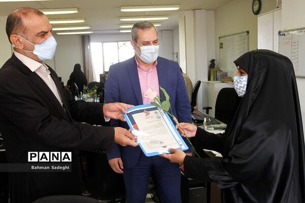 تقدیر از کارکنان سازمان دانش‌آموزی به مناسبت سالروز تاسیس سازمان دانش‌آموزی