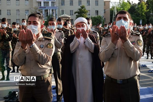 اقامه نماز عید فطر در دانشگاه افسری امام علی (ع)
