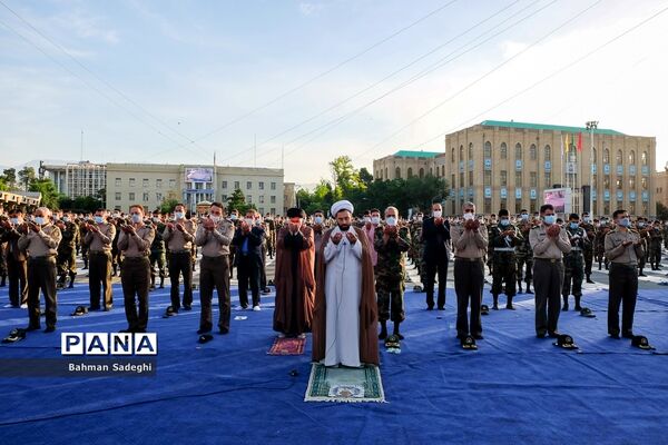 اقامه نماز عید فطر در دانشگاه افسری امام علی (ع)