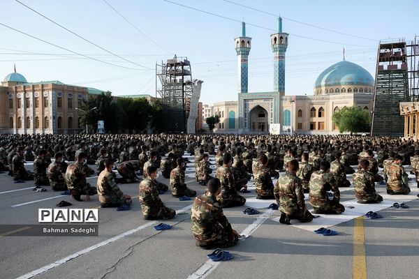 اقامه نماز عید فطر در دانشگاه افسری امام علی (ع)